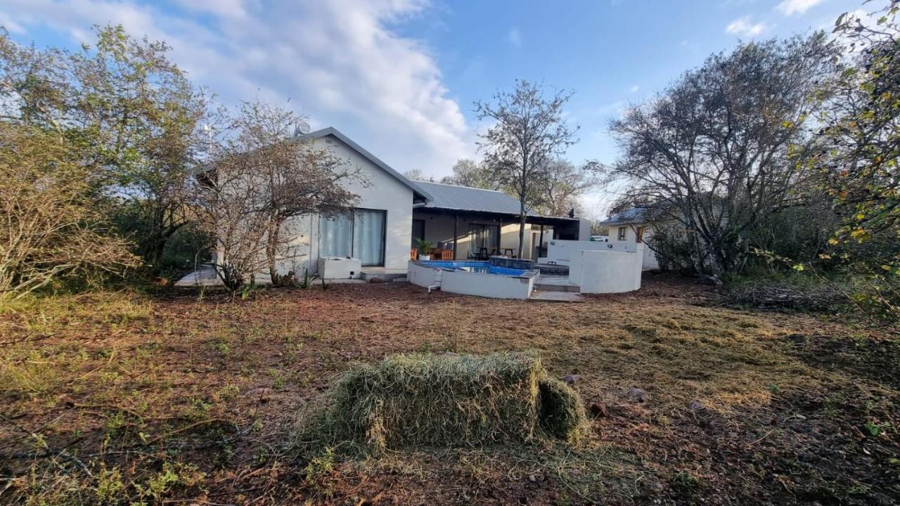 Ostrich Hide Villa Marloth Park Exterior photo